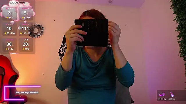 Snapshot of Katy_Van chatting on 12-15-25, 08:57 Katy Van online show from 12-15-25, 08:57