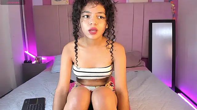 Winnifer Gonzal online show from 12-14-24, 08:56