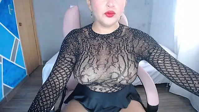 Snapshot of MeganMilF2 chatting on 02-15-25, 06:23 MeganMilF2 online show from 02-15-25, 06:23