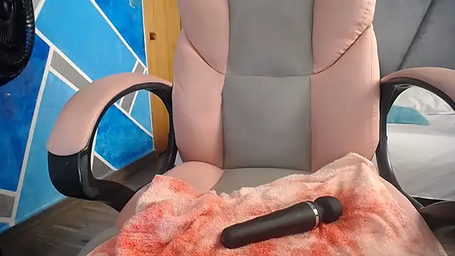 Snapshot of MeganMilF2 chatting on 02-24-25, 09:31 MeganMilF2 online show from 02-24-25, 09:31