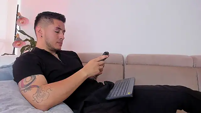 Snapshot of Chriskyle_ chatting on 12-04-24, 01:20 Chriskyle online show from 12-04-24, 01:20