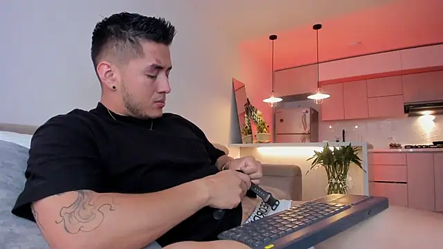 Snapshot of Chriskyle_ chatting on 12-05-24, 01:28 Chriskyle online show from 12-05-24, 01:28