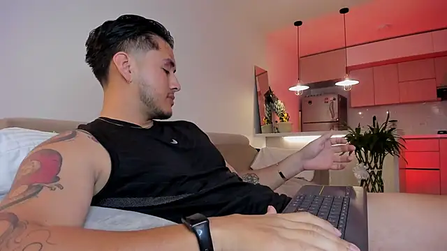 Snapshot of Chriskyle_ chatting on 09-18-25, 12:12 Chriskyle online show from 09-18-25, 12:12