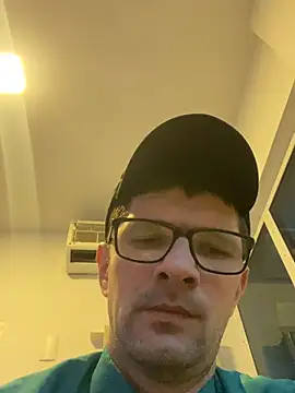 Snapshot of Juliano2289 chatting on 06-13-26, 01:31 Juliano2289 online show from 06-13-26, 01:31