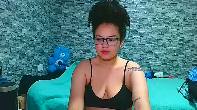 Snapshot of vanellope12 chatting on 03-25-26, 05:57 vanellope12 online show from 03-25-26, 05:57