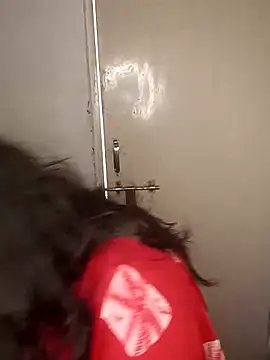 Snapshot of Love-priya chatting on 03-10-25, 06:16 Love-priya online show from 03-10-25, 06:16