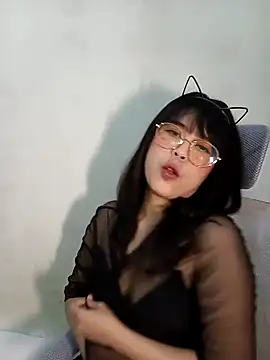 Snapshot of Chall_mee chatting on 09-30-25, 11:21 Chall mee online show from 09-30-25, 11:21