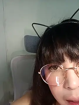 Snapshot of Chall_mee chatting on 10-12-25, 01:21 Chall mee online show from 10-12-25, 01:21