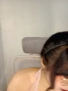 Snapshot of Chall_mee chatting on 12-15-25, 03:49 Chall mee online show from 12-15-25, 03:49