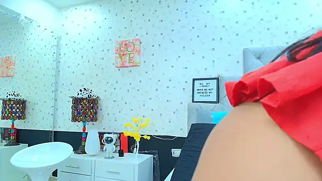 JulietaReyess online show from 02-10-25, 02:48