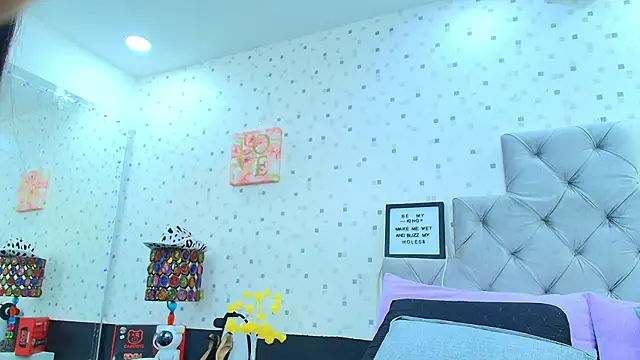 JulietaReyess online show from 03-04-25, 05:56