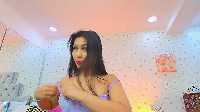 JulietaReyess online show from 10-04-25, 11:52