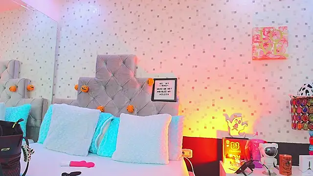 JulietaReyess online show from 10-22-25, 11:54