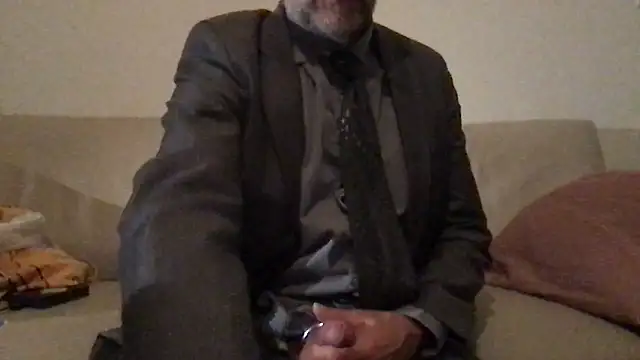 Snapshot of artXhibitor chatting on 12-02-24, 09:06 artXhibitor online show from 12-02-24, 09:06