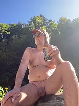 Snapshot of artXhibitor chatting on 09-19-25, 01:23 artXhibitor online show from 09-19-25, 01:23