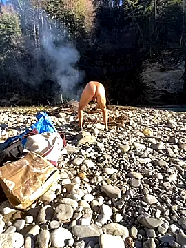 Snapshot of artXhibitor chatting on 11-05-25, 02:06 artXhibitor online show from 11-05-25, 02:06