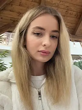 Snapshot of EvieEvans chatting on 03-05-25, 05:50 EvieEvans online show from 03-05-25, 05:50