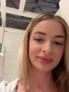 Snapshot of EvieEvans chatting on 03-13-25, 03:50 EvieEvans online show from 03-13-25, 03:50