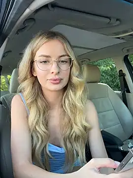 Snapshot of EvieEvans chatting on 07-09-26, 04:11 EvieEvans online show from 07-09-26, 04:11