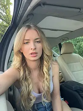 Snapshot of EvieEvans chatting on 07-16-26, 03:07 EvieEvans online show from 07-16-26, 03:07