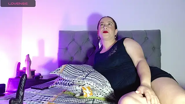 Snapshot of mia-luna-x chatting on 01-21-25, 11:55 mia-luna-x online show from 01-21-25, 11:55