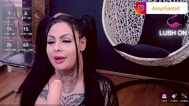 Snapshot of DeniSalome chatting on 12-22-24, 01:44 DeniSalome online show from 12-22-24, 01:44