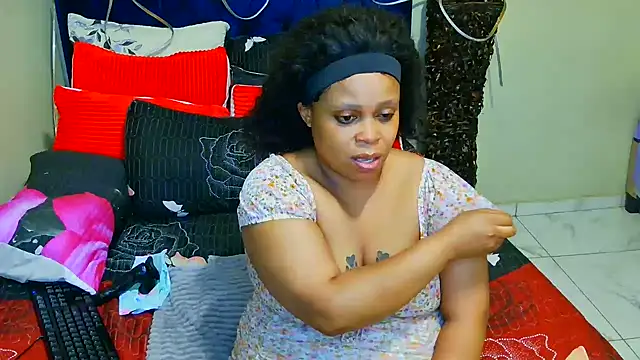 THESHORTQUEEN online show from 12-17-25, 05:30