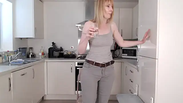 Snapshot of British_Goddess_Anna chatting on 07-04-26, 08:09 British Goddess Anna online show from 07-04-26, 08:09