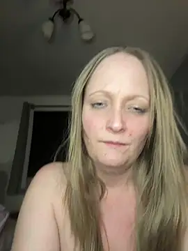 Snapshot of HoneyBluex chatting on 02-03-25, 09:18 HoneyBluex online show from 02-03-25, 09:18