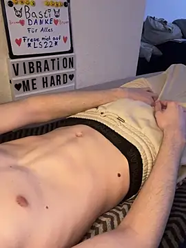 Snapshot of secret_dream415 chatting on 03-04-25, 07:43 secret dream415 online show from 03-04-25, 07:43