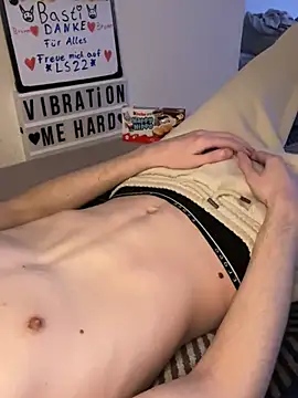 Snapshot of secret_dream415 chatting on 03-14-25, 07:23 secret dream415 online show from 03-14-25, 07:23