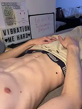 Snapshot of secret_dream415 chatting on 09-15-25, 07:03 secret dream415 online show from 09-15-25, 07:03