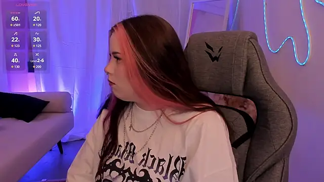 CoralineKeyns online show from 06-19-26, 05:12
