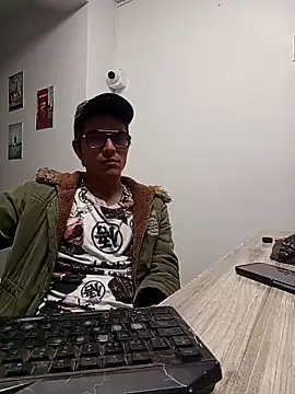 Snapshot of Andy_winston chatting on 11-01-25, 10:34 Andy winston online show from 11-01-25, 10:34