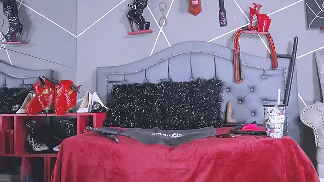 Snapshot of Evangeline chatting on 01-05-26, 10:57 Evangeline online show from 01-05-26, 10:57