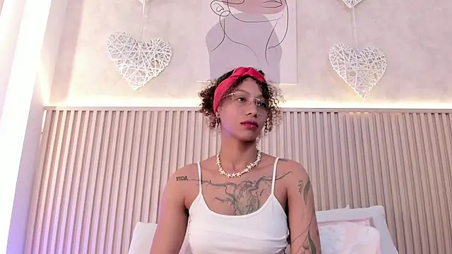 daiana curly online show from 10-25-25, 07:52