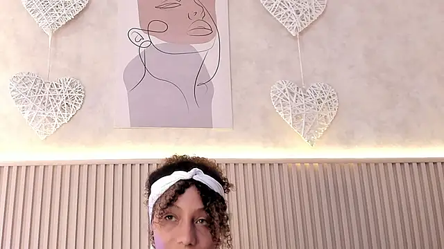 daiana curly online show from 11-11-25, 09:04