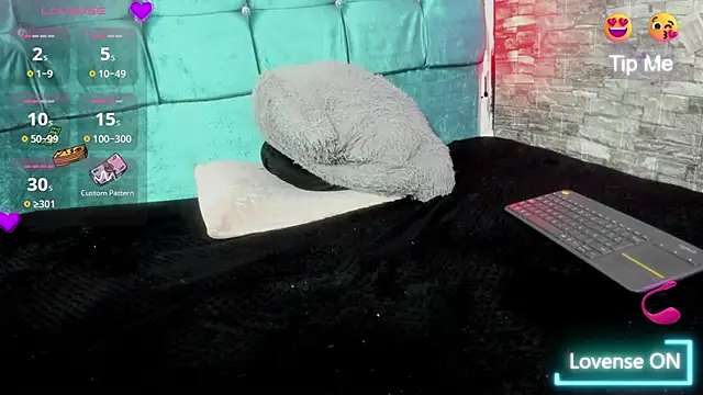 Snapshot of Cloee66 chatting on 10-24-25, 12:56 Cloee66 online show from 10-24-25, 12:56