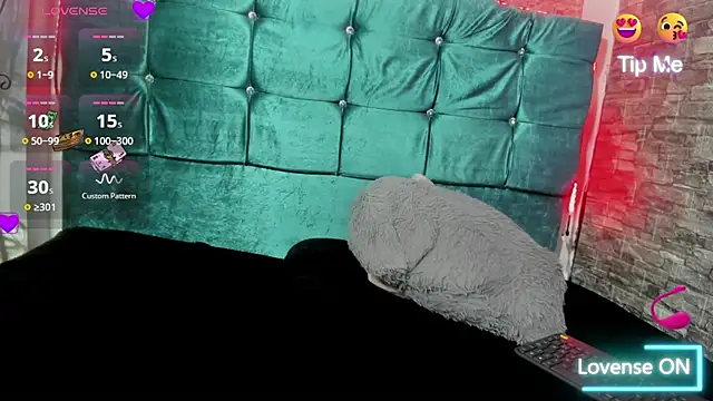 Snapshot of Cloee66 chatting on 11-05-25, 01:11 Cloee66 online show from 11-05-25, 01:11