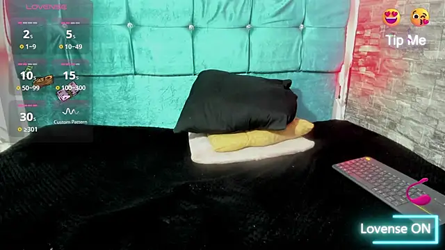 Snapshot of Cloee66 chatting on 11-14-25, 12:26 Cloee66 online show from 11-14-25, 12:26