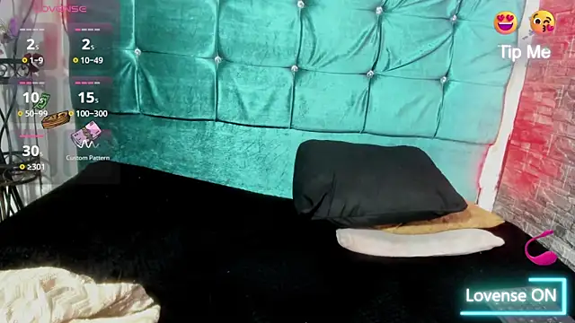 Snapshot of Cloee66 chatting on 02-04-26, 02:23 Cloee66 online show from 02-04-26, 02:23