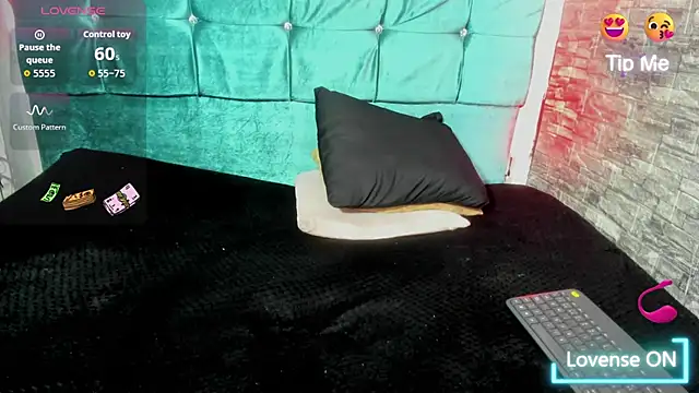 Snapshot of Cloee66 chatting on 02-10-26, 03:05 Cloee66 online show from 02-10-26, 03:05