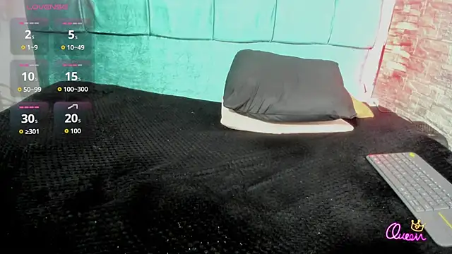 Snapshot of Cloee66 chatting on 02-25-26, 06:17 Cloee66 online show from 02-25-26, 06:17