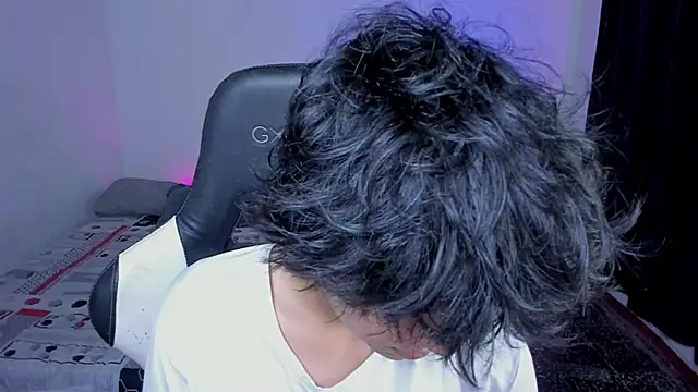 Snapshot of Alan26_ chatting on 12-02-25, 06:03 Alan26 online show from 12-02-25, 06:03