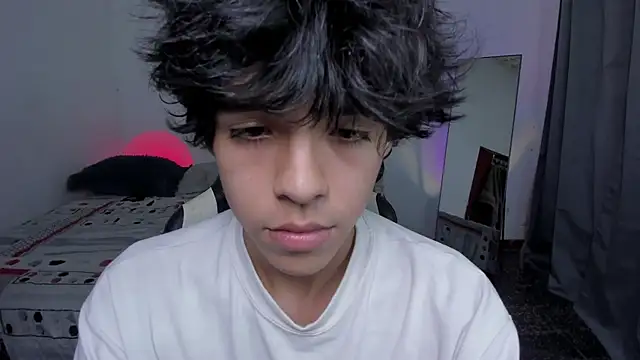 Snapshot of Alan26_ chatting on 01-07-26, 10:56 Alan26 online show from 01-07-26, 10:56