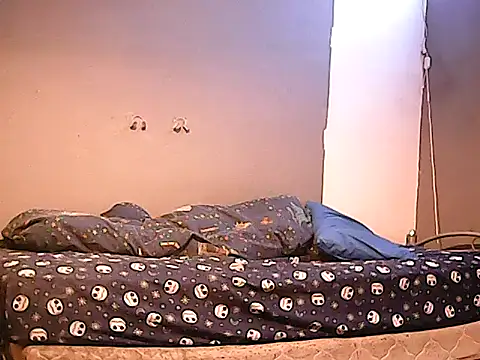 Snapshot of twinkerbell344 chatting on 12-21-25, 09:33 twinkerbell344 online show from 12-21-25, 09:33