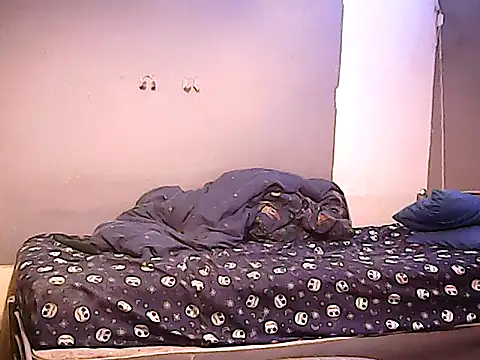 Snapshot of twinkerbell344 chatting on 01-18-26, 01:26 twinkerbell344 online show from 01-18-26, 01:26