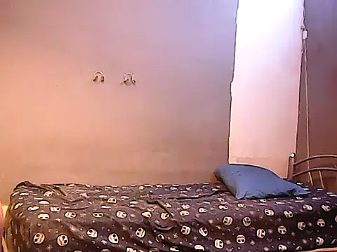 Snapshot of twinkerbell344 chatting on 02-14-26, 11:23 twinkerbell344 online show from 02-14-26, 11:23