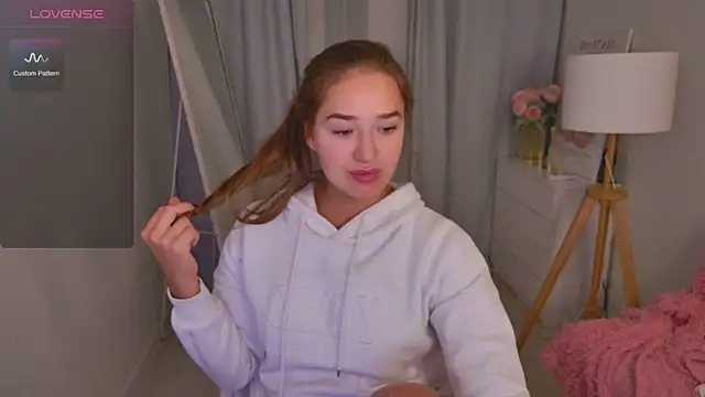 LovelyJessie online show from 04-20-26, 01:47