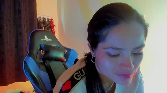 Snapshot of scarlet-kennedy98 chatting on 10-30-25, 08:20 scarlet-kennedy98 online show from 10-30-25, 08:20